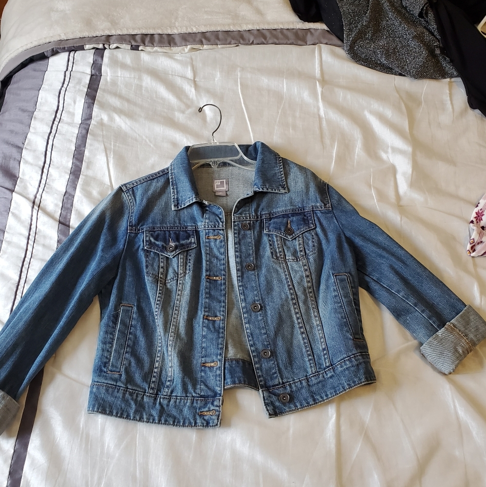 Size M, women's denim jacket